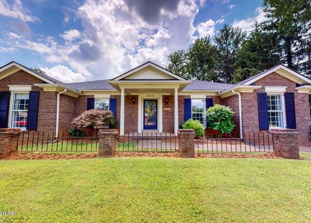Property at 1810 Bainbridge Row Dr, Louisville, KY 40207, 3 beds, 3 baths