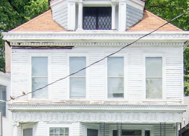 Property at 2511 W Chestnut St, Louisville, KY 40211, 5 beds, 2 baths
