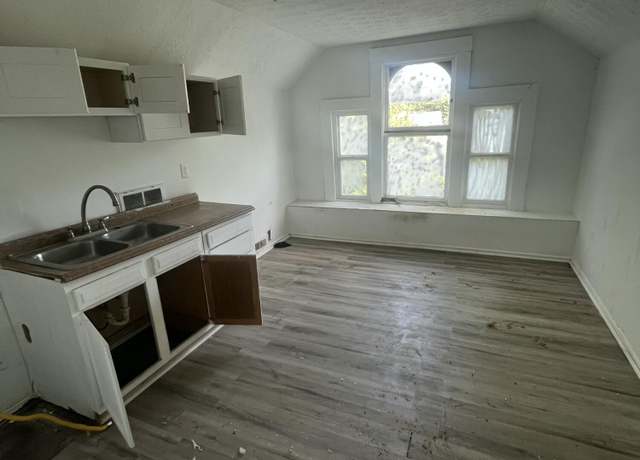 Property at 4140 W Broadway, Louisville, KY 40211, 6 beds, 3 baths