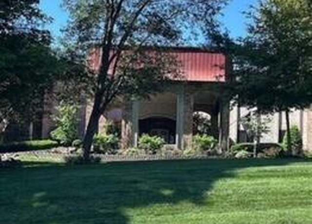 Property at 5800 Coach Gate Wynde Unit 295 B, Louisville, KY 40207, 2 beds, 2 baths