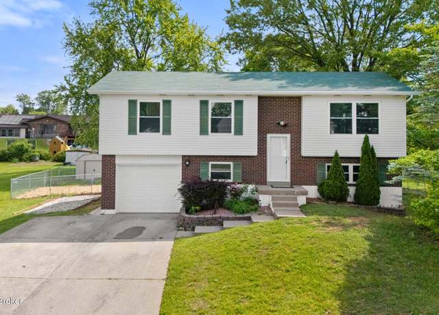 Property at 700 Magnolia Dr, Radcliff, KY 40160, 4 beds, 2 baths