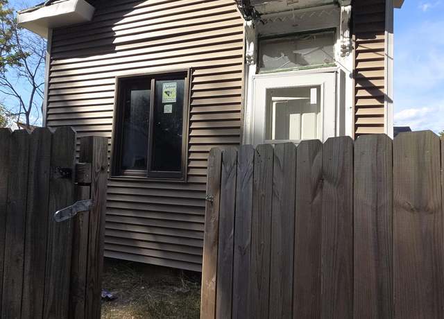 Property at 2537 Crop St, Louisville, KY 40212, 2 beds