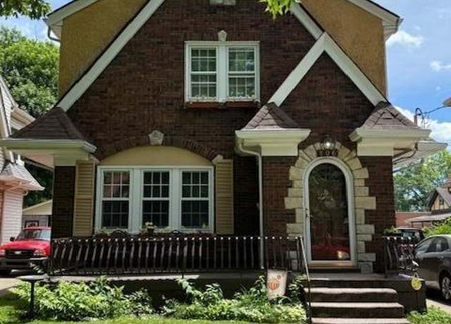 Property at 806 Perennial Dr, Louisville, KY 40217, 3 beds, 2 baths