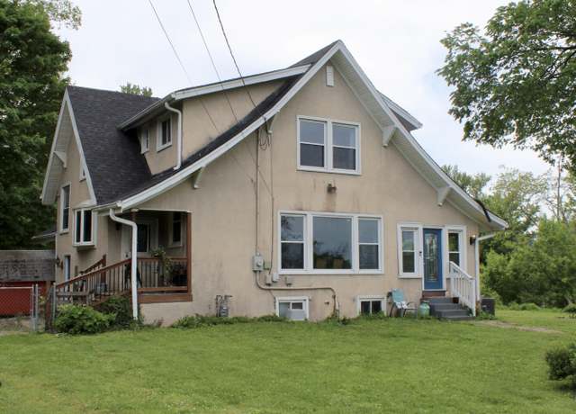 Property at 4618 River Front Dr, Louisville, KY 40216, 3 beds, 2.5 baths