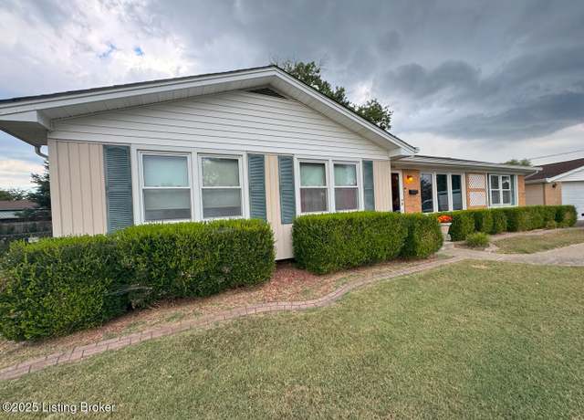 Property at 8800 Gladstonberry Pl, Louisville, KY 40258, 3 beds, 2.5 baths