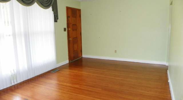 Photo of 1920 Taffeta Dr, Louisville, KY 40272