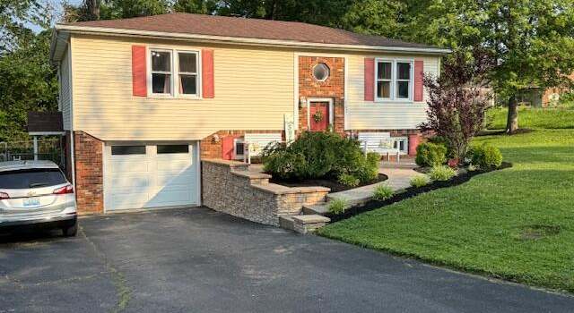 Photo of 402 Embry Villa Dr, Leitchfield, KY 42754