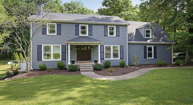 Photo of 137 Rosswoods Dr, Pewee Valley, KY 40056