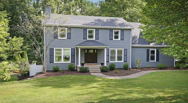 Photo of 137 Rosswoods Dr, Pewee Valley, KY 40056