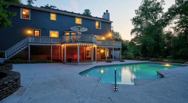 Photo of 137 Rosswoods Dr, Pewee Valley, KY 40056