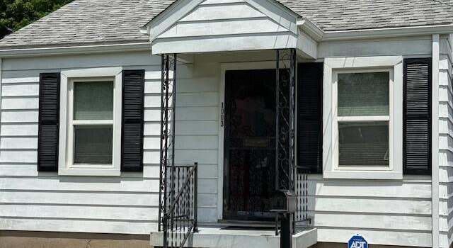 Photo of 1003 Hathaway Ave, Louisville, KY 40215