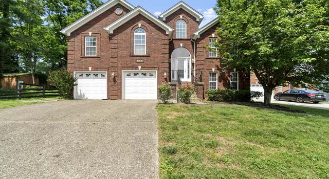Photo of 9116 Fox Chase Rd, Louisville, KY 40228