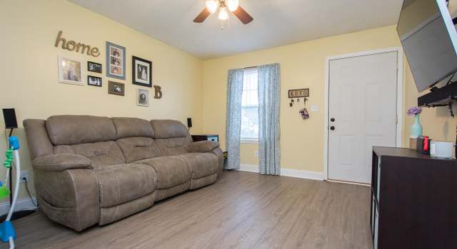 Photo of 12404 Somerset Dr, Louisville, KY 40229
