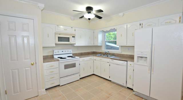 Photo of 5611 Tall Oaks Ct, Louisville, KY 40214