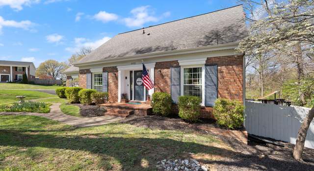 Photo of 6925 Peppermill Ln, Louisville, KY 40228