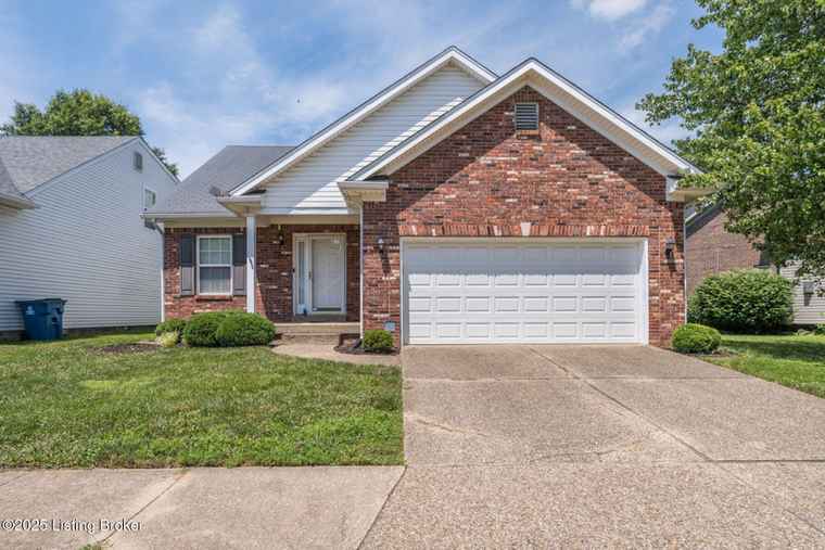 Photo of 4309 Evershead Pl Louisville, KY 40241