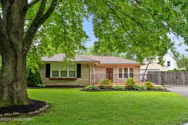 Photo of 7216 Browns Ln Louisville, KY 40258
