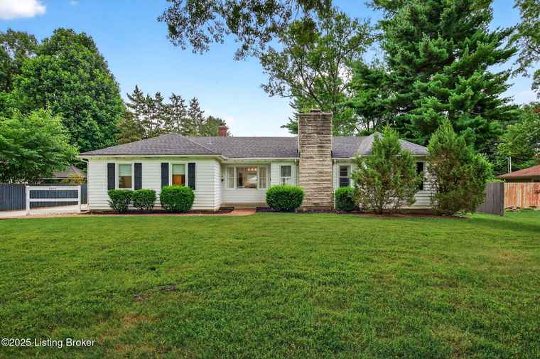 Photo of 7204 Greenlawn Rd Louisville, KY 40222
