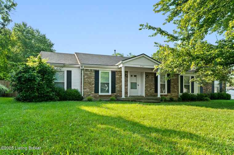 Photo of 7501 Stayman Way Louisville, KY 40228