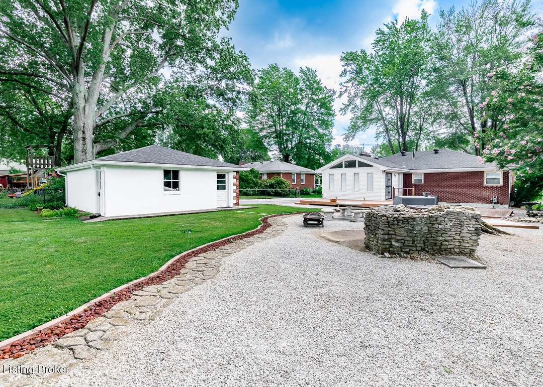 9111 Waltlee Rd, Louisville, KY 40291