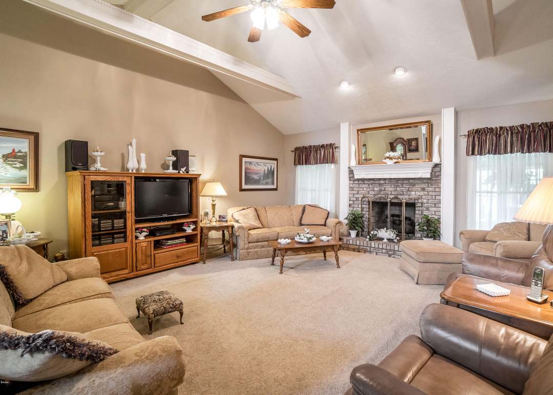 3107 E Hebron Ln, Shepherdsville, KY 40165