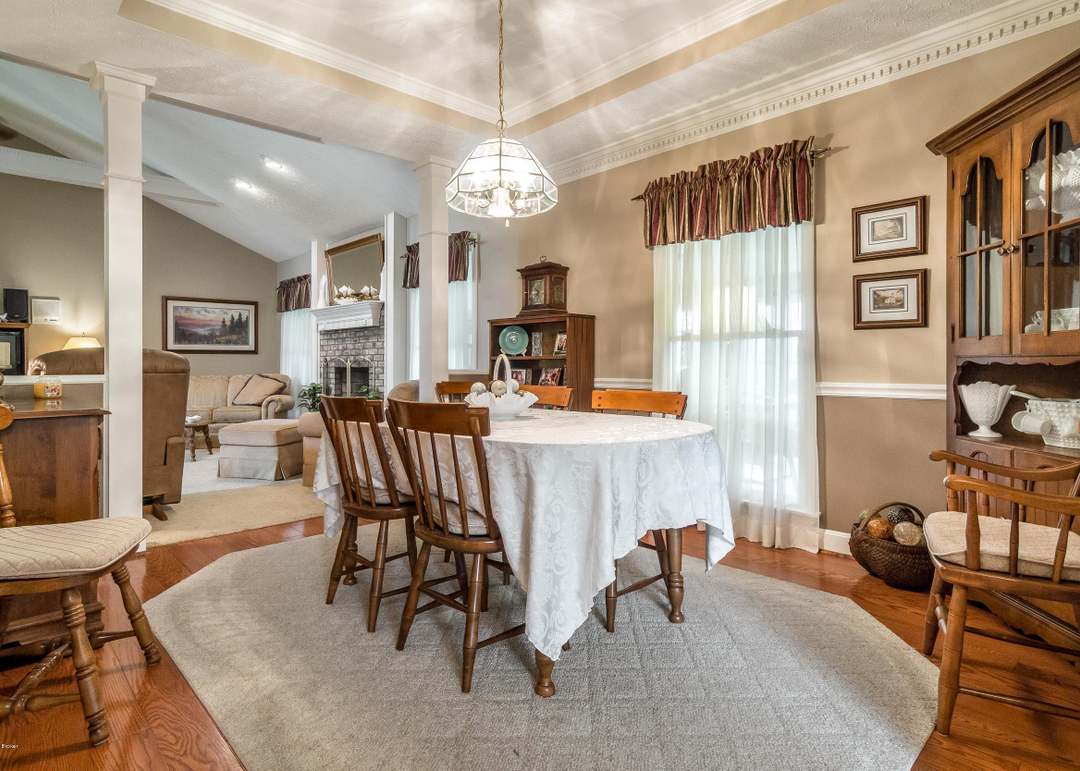 3107 E Hebron Ln, Shepherdsville, KY 40165