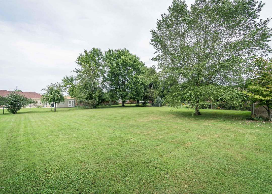 3107 E Hebron Ln, Shepherdsville, KY 40165