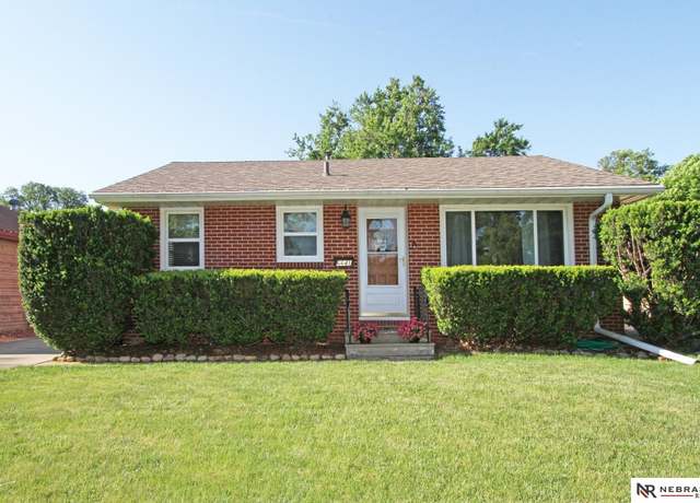 Property at 6641 Benton St, Lincoln, NE 68507, 3 beds, 2 baths