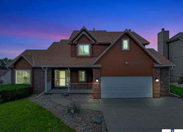 Property at 2913 Schuemann Dr, Bellevue, NE 68123, 4 beds, 3.5 baths