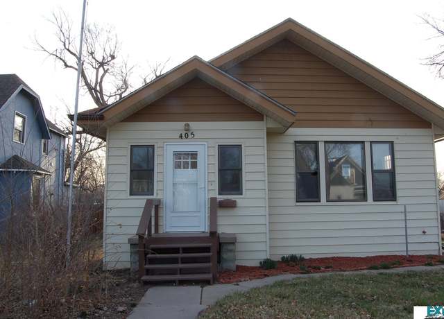 Property at 405 E 5th St, Mccook, NE 69001, 2 beds, 1 bath
