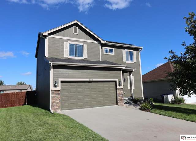 Property at 8215 N 147th Ave, Bennington, NE 68007, 3 beds, 2.5 baths