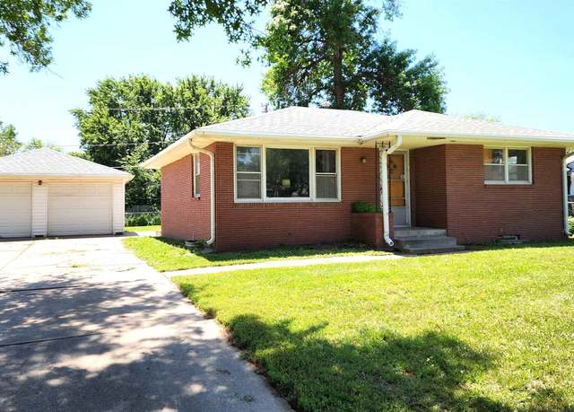 Property at 631 W C St, Lincoln, NE 68522, 2 beds, 1.5 baths