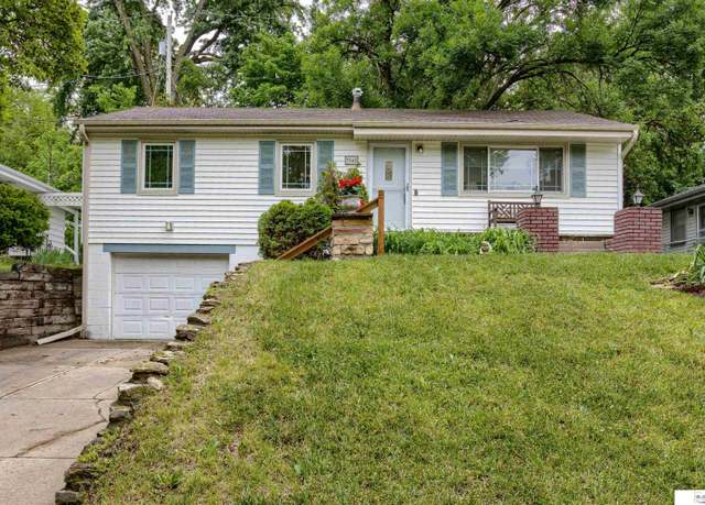 Property at 7545 Sherman Dr, Omaha, NE 68134, 3 beds, 2 baths