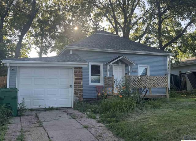 Property at 1014 S 9th St, Plattsmouth, NE 68048, 3 beds, 1 bath