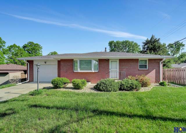 Property at 5510 T St, Lincoln, NE 68504, 2 beds, 2 baths