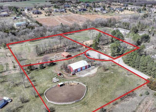 Property at 10701 Dawn Ave, Lincoln, NE 68516, 5 beds, 3 baths