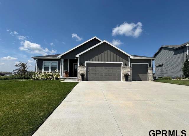 Property at 17136 Potter St, Bennington, NE 68007, 4 beds, 3 baths