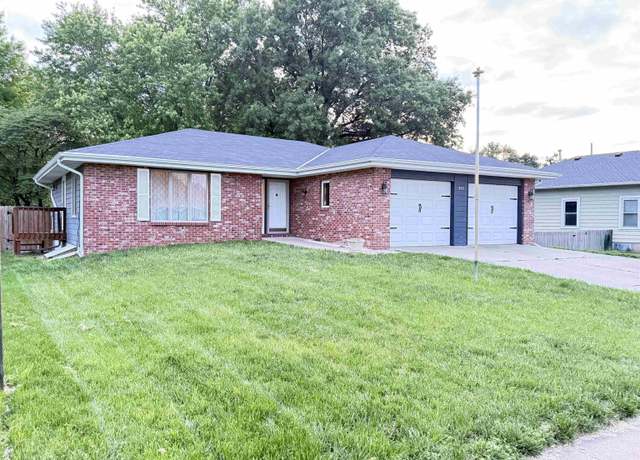 Property at 215 S 14 St, Seward, NE 68434, 4 beds, 3 baths
