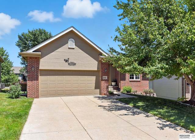 Property at 4918 Fountain Dr, Papillion, NE 68133, 3 beds, 3 baths