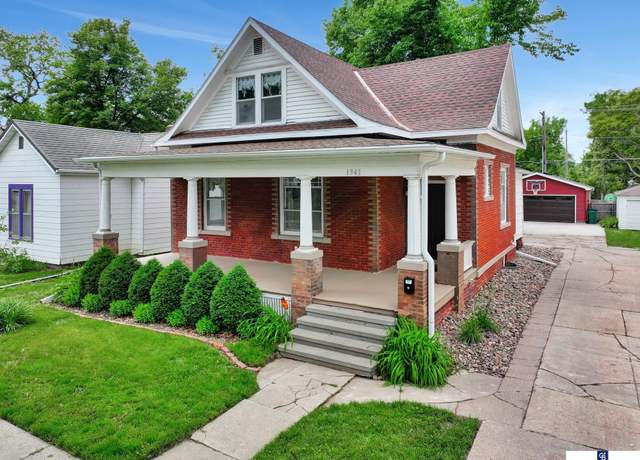 Property at 1941 S 16th St, Lincoln, NE 68502, 4 beds, 2 baths