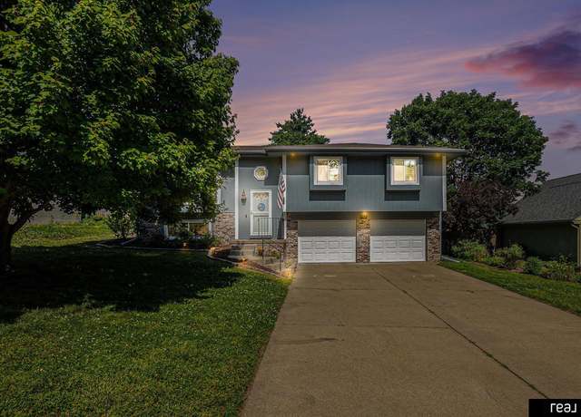 Property at 2204 Corn Dr, Papillion, NE 68046, 3 beds, 2 baths