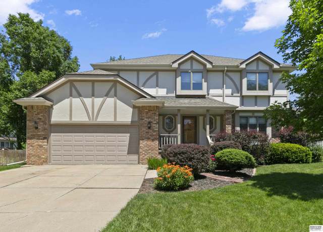 Property at 2525 N 133rd St, Omaha, NE 68164, 6 beds, 3.5 baths