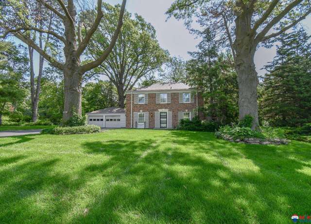 Property at 1140 Aldrich Rd, Lincoln, NE 68510, 3 beds, 2 baths