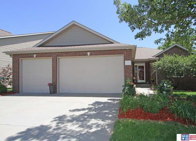 Property at 6238 S 82nd St, Lincoln, NE 68516, 4 beds, 3 baths