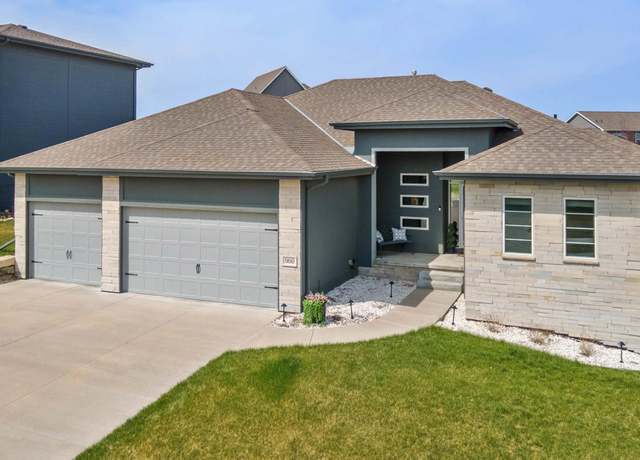 Property at 960 Elm Cir, Springfield, NE 68059, 3 beds, 3 baths