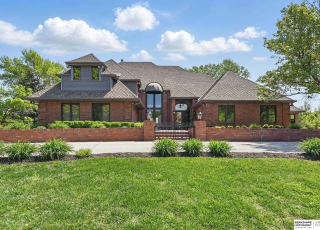Property at 2541 S 221st Cir, Omaha, NE 68022, 5 beds, 4.5 baths