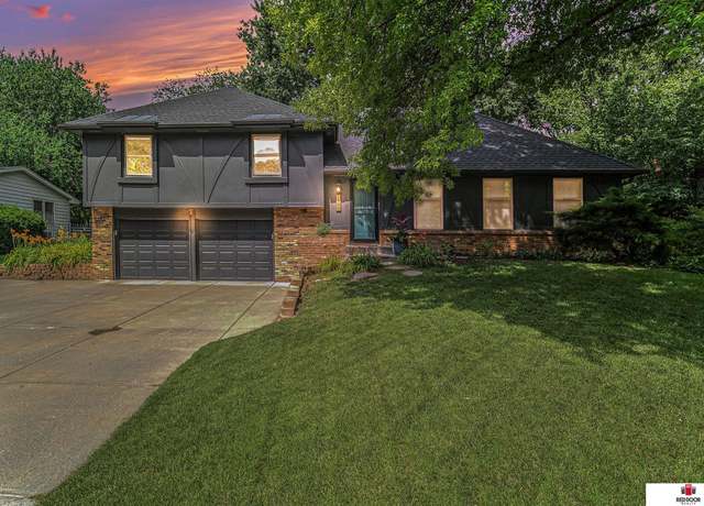 Property at 5905 S 25th St, Lincoln, NE 68512, 5 beds, 2.5 baths