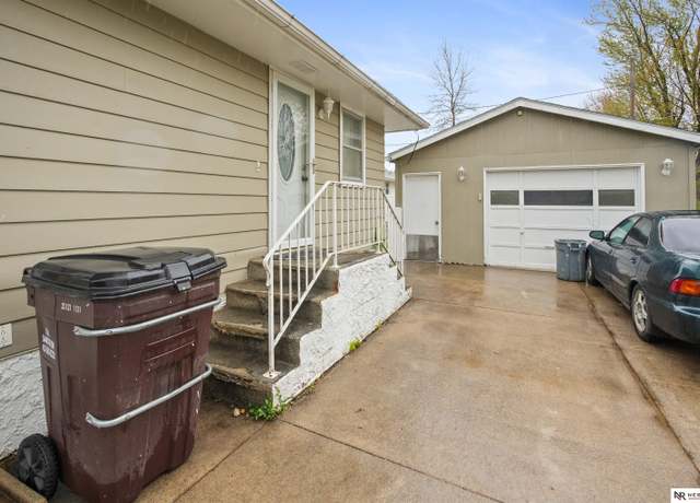 Property at 4416 17th St, Columbus, NE 68601, 3 beds, 2 baths