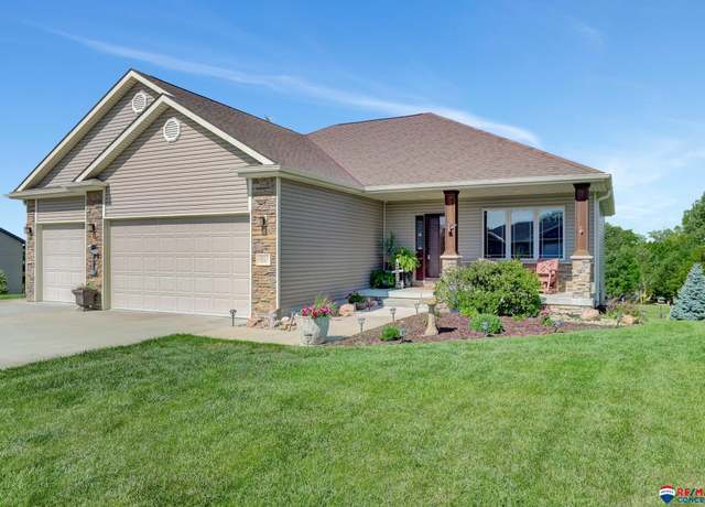 Property at 2815 SW 78th St, Lincoln, NE 68532, 4 beds, 3 baths