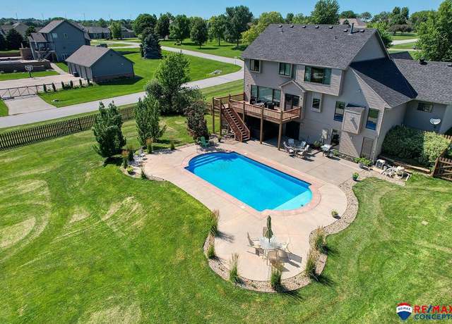 Property at 16569 Summit Dr, Omaha, NE 68136, 4 beds, 3.5 baths